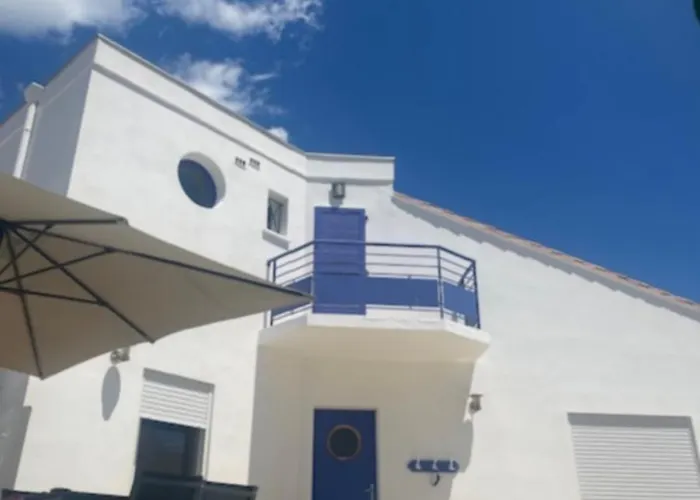 Jolie Avec Piscine Et Vue Panoramique Sur Le Golf Vila La Grande Motte