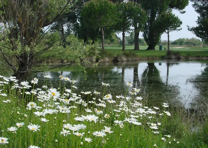 Jolie Avec Piscine Et Vue Panoramique Sur Le Golf Vila