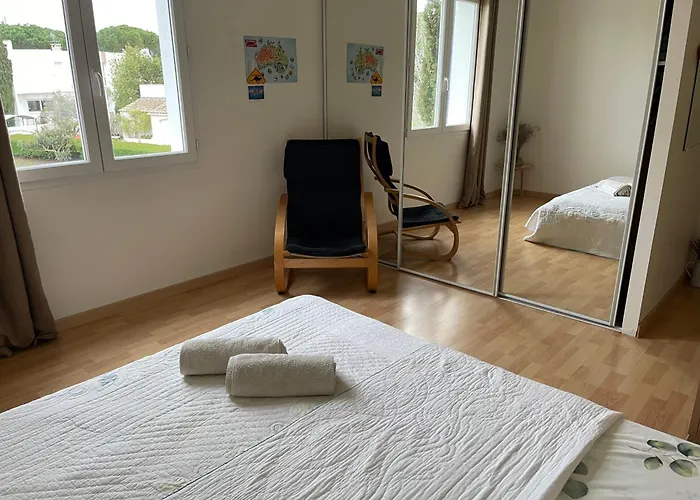 Jolie Avec Piscine Et Vue Panoramique Sur Le Golf Vila